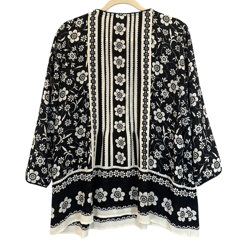 J. Jill Black & White Floral Blouse Sz L Pleated Trim Mix Media 3/4 Sleeve Boho - Picture 2 of 9